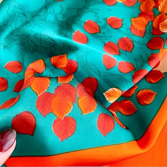 Elegant Multicolor Scarf Vintage Leaf Pattern Scarf,Soft Polyester silk feeling - Picture 4 of 5